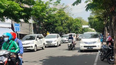 Akses Jalan Raya Pacenan Bangkalan Selalu Macet