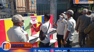 Disinyalir Tak Mengantongi IMB, Satpol PP  Segel Apotek di Sampang