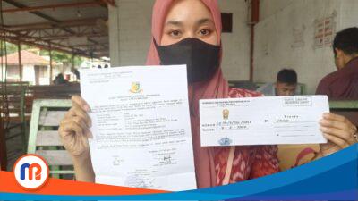 Bravicha Bunga Vitriana PH-nya ST, Senin (7/2/2022) tunjukkan bukti laporan kepada Pomdam V Brawijaya (Sumber Foto: Fajar Yudha Wardhana)