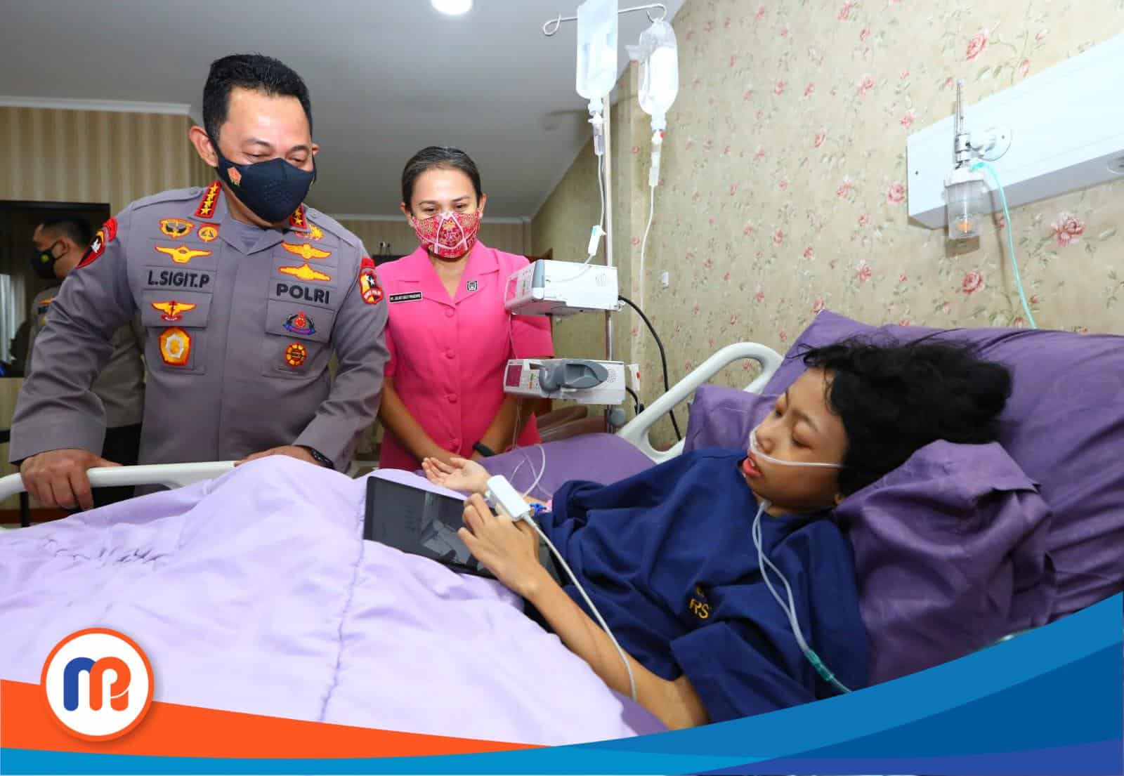 Jenderal Listyo Sigit Prabowo bersama istri Juliati Sigit Prabowo, Minggu (20/2/2022) malam berdialog dengan Sinta Aulia yang saat ini dirawat di RS Kramat Jati Polri (Sumber Foto: Div Humas Polri).