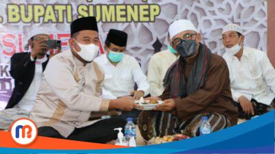 Berlangsung khidmad pelaksanaan acara Isra Mi'raj bersama Bupati Sumenep, Achmad Fauzi dan K.H. Musyfiq Muaddzim
