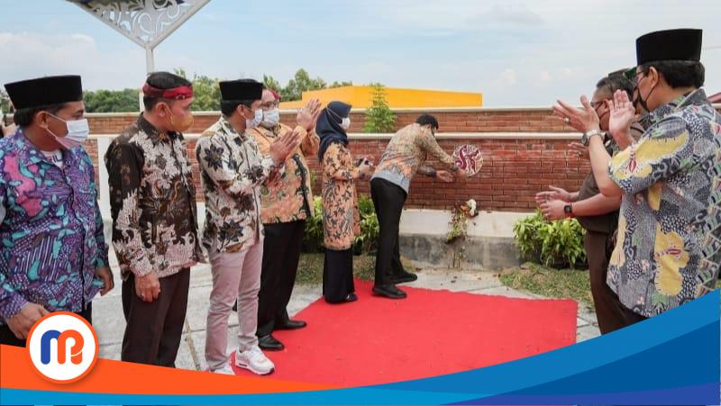 Bupati Pamekasan Baddrut Tamam