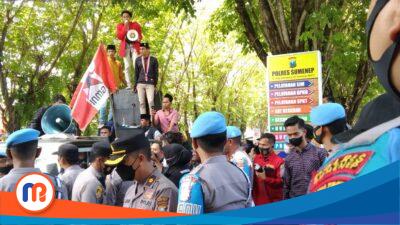 Tuntut Keadilan, Keluarga Herman dan Mahasiswa Kepung Polres Sumenep