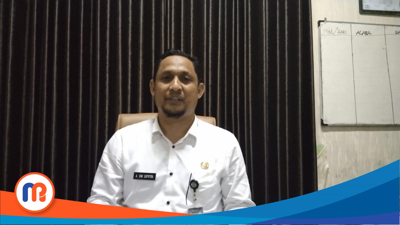 Kepala Dinas Pendidikan (Kadisdik) Sumenep, Agus Dwi Saputra saat diwawancarai oleh jurnalis Madurapers