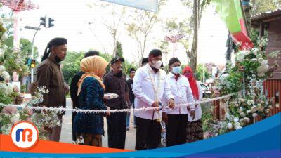 Pulihkan Ekonomi, Bupati Sumenep Buka Bazar Takjil Ramadan di Batuan