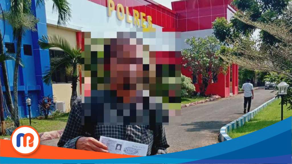MH setelah selesai menyampaikan laporannya ke Polres Bangkalan