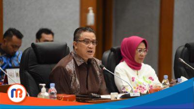 Wakil Ketua Komisi X DPR RI Dede Yusuf (kiri) saat membuka Rapat Dengar Pendapat Komisi X DPR RI di Gedung Nusantara I, Senayan, Jakarta, Rabu (8/3/2022)