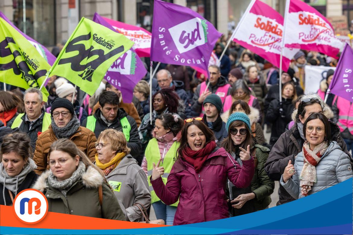 Pengunjuk rasa mengambil bagian dalam demonstrasi dengan bendera Serikat Buruh Prancis di Dijon