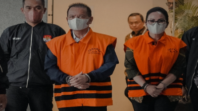 KPK RI Tahan Bupati Kapuas dan Istrinya