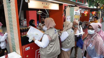 Pemkot Surabaya dan BBPOM Cek Menu Kuliner Ramadhan di Kya-Kya