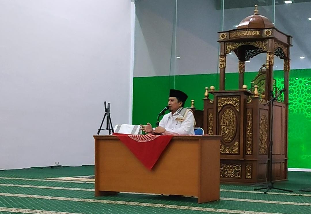 Kajian yang disampaikan oleh Robbah Khumaidi, M.E.I d Masjid Raya Islamic Center Surabaya, Jumat (14/4/2023), Foto: Tryatmoko, JNR (Sumber: Kominfo Jatim, 2023).