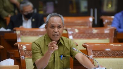 Anggota Komisi III DPR RI Benny K. Harman saat mengikuti Rapat Kerja Komisi III DPR RI di ruang rapat Komisi III, Nusantara II, DPR RI, Senayan, Jakarta, Selasa (11/4/2023). Foto: Runi/nr (Sumber: DPR-RI, 2023).