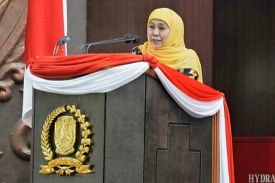 Gubernur Jatim, Khofifah Indar Parawansa saat membacakan jawaban eksekutif atas PU Fraksi terkait LKPj 2022. (Vicky) (Sumber: Kominfo Jatim, 2023).