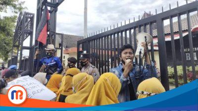 Ketua GPDS Kabupaten Sumenep, Fairuz Abadi saat menggelar aksi demonstrasi beberapa waktu lalu. (Sumber Foto: Istimewa, 2023). 