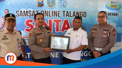 Foto bersama Kapolres Sumenep dan Camat Talango saat memberikan sertifikat penghargaan kepada Camat Talango, Rabu (12/07/2023) (Sumber Foto: Istimewa, 2023). 
