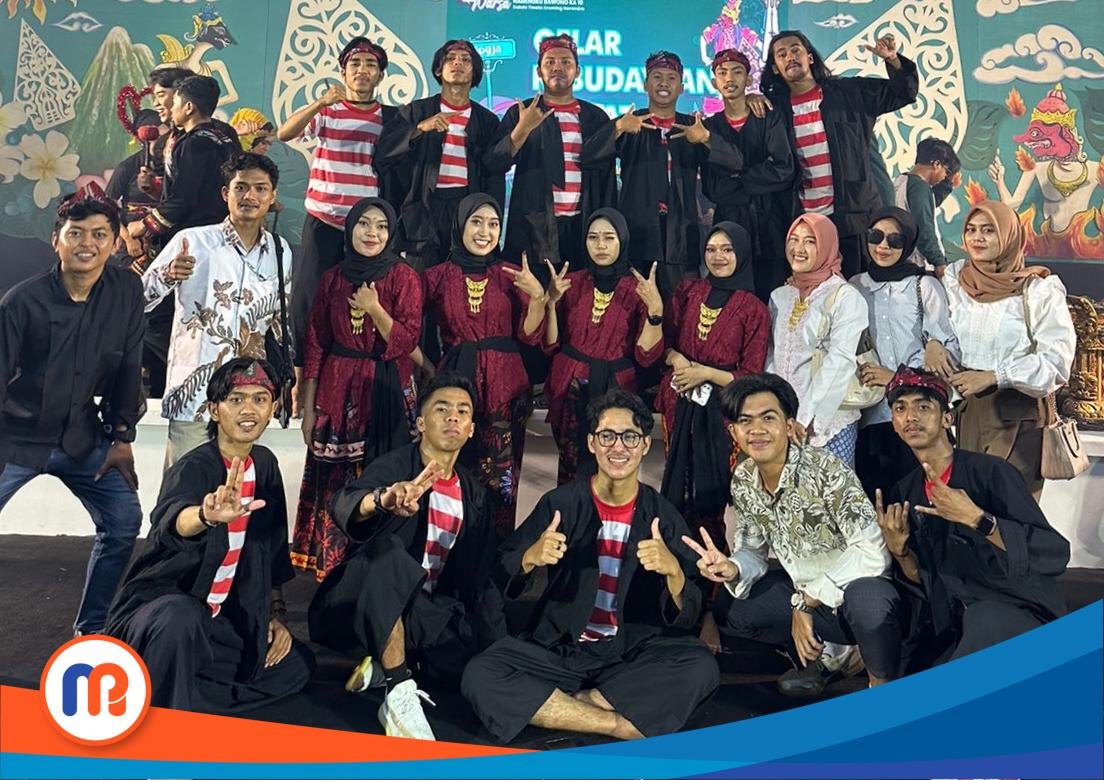 Acara gelar budaya ini dilaksanakan di Sasono Hinggil Dwi Abda oleh KMBY yang terletak di Alun-alun Selatan, kota Yogyakarta (Sumber: KMBY, 2023).