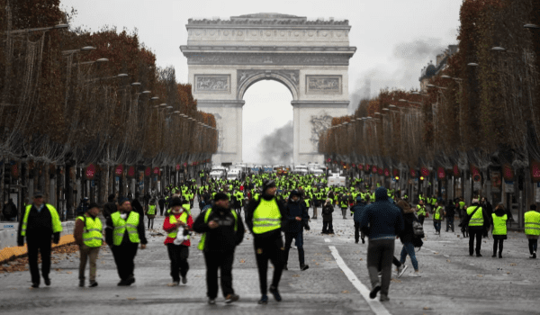 Suana protes demonstran rompi kuning di Prancis tahun 2018