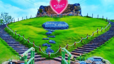 Bukit Cinta, lokasinya di Kelurahan Lawangan Daja, Kecamatan Pademawu, Pamekasan, adalah bagian dari tempat wisata SPM, yang menjadi favorit wisatawan lokal, regional dan nasional