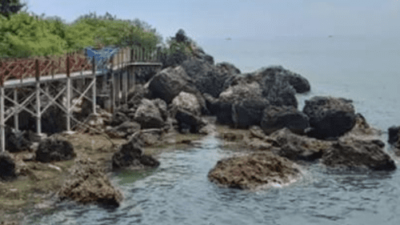 Pantai Jumiang di Pamekasan, Madura: Pesona Alam yang Memikat