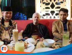 Viral! Beredar Foto Panwascam Sampang Makan Bareng Bersama Salah Satu Caleg di Wilayah Surabaya