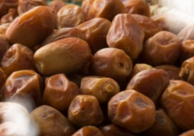 Buah kurma merupakan pilihan yang tepat untuk disantap saat berbuka dan sahur di bulan Ramadhan. Selain lezat dan manis, kurma juga kaya akan nutrisi yang baik untuk tubuh