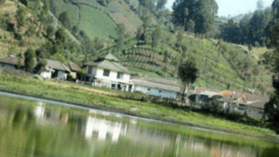 Desa Wisata Ranu Pani, Kecamatan Senduro, Kabupaten Lumajang, menjadi destinasi unggulan bagi para wisatawan yang mencari keindahan alam yang luar biasa