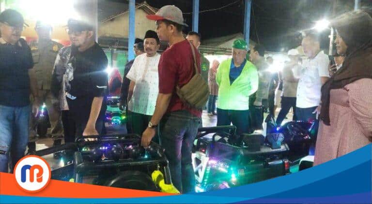 Kegiatan hiburan rakyat yang diselenggarakan oleh Pemkab Sumenep, Madura, Jawa Timur, di Sentra Pasar Bangkal