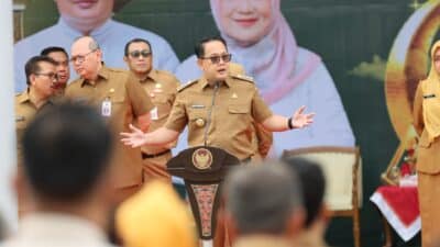 Pj. Gubernur Jatim, Adhy Karyono dalam acara Halalbihalal Idulfitri 1445 H/2024 M, Selasa (16/4/2024), di Halaman Kantor Setdaprov Jatim, Surabaya, Jatim