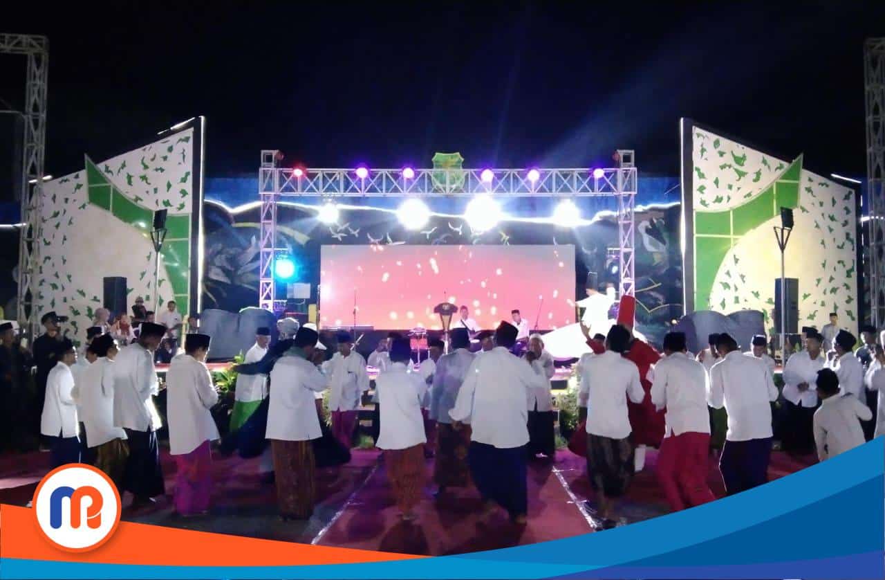 Tampak penampilan Group Tari Saman Ar-Rabbani Matanair pada acara gema takbir iduladha pada Minggu (16/06/2024)