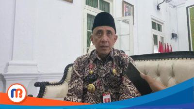 Pj Bupati Bangkalan, Arief M. Edie, saat diwawancarai awak media di Pendopo Bupati Bangkalan, Jumat (23/08/2024)
