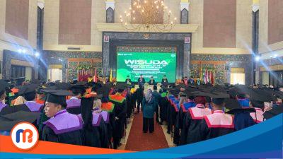 Foto pengukuhan Wisuda Sarjana Pendidikan ke-37 STKIP PGRI Bangkalan di Gedung Rato Ebhu Bangkalan, Jawa Timur