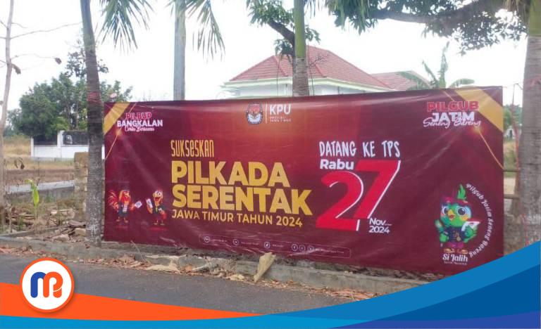 Spanduk sukseskan Pilkada Serentak Jawa Timur yang ada di Jalan Raya Bandang Dajah Kecamatan Tanjungbumi
