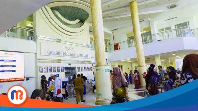 Ruang tunggu pasien Rumah Sakit Umum Daerah (RSUD) Syamrabu Bangkalan, Madura, Jawa Timur,