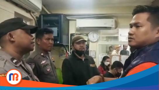 Tangkapan layar Barisan Nasional Pemuda Madura (BNPM) saat melakukan audensi ke Rumah Sakit Umum Daerah (RSUD) Dr. Mohammad Soewandhie karena tidak terima pasien kristis tidak ditangani hingga meninggal, Kamis (31/10/2024)