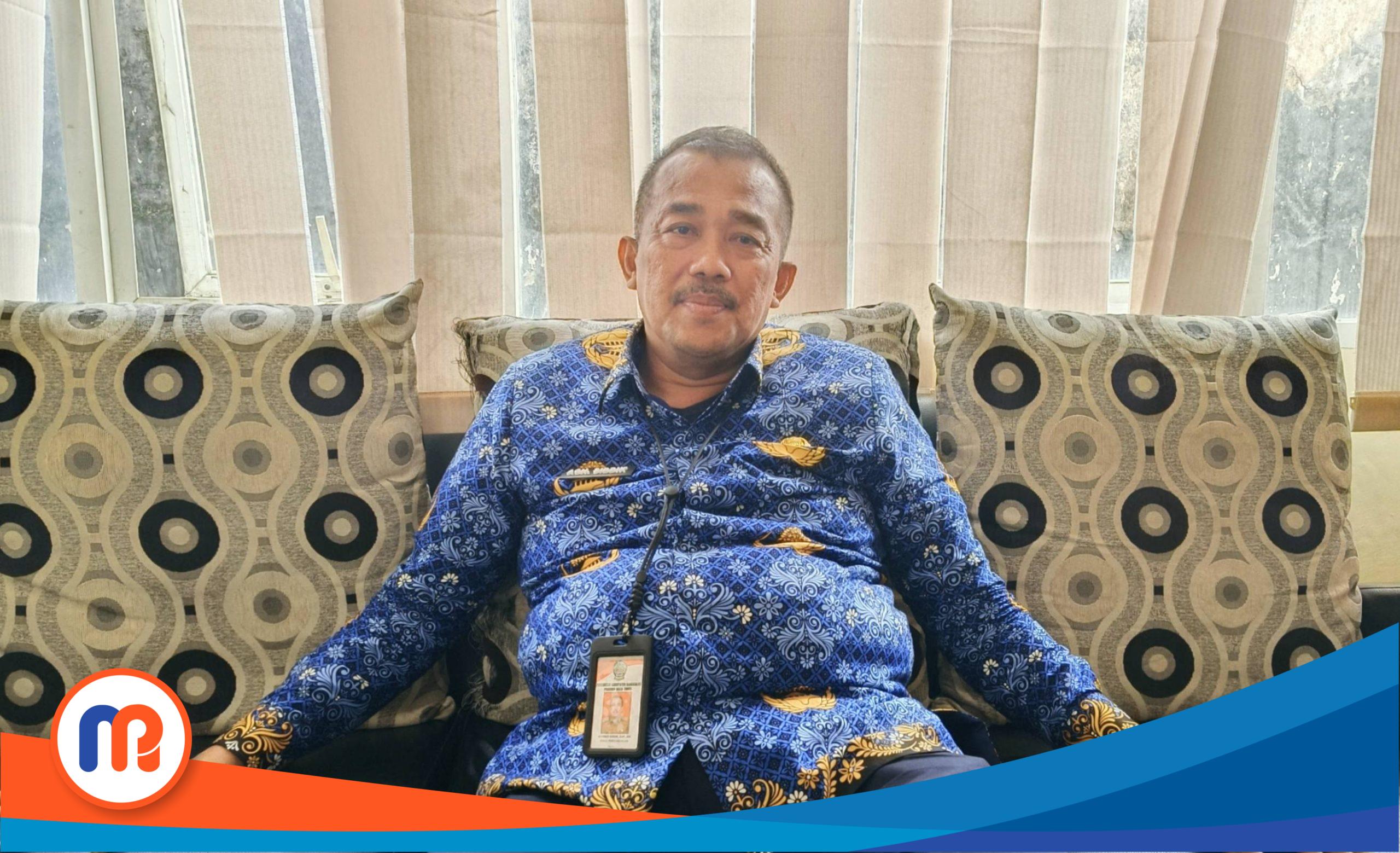 Plt. Kepala Dinas Perdagangan (Kadisdag) Kabupaten Bangkalan, Ach. Siddik saat ditemui awak media Madurapers di tempat kerjanya