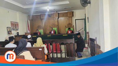 Sidang belangsung di ruang sidang Pengadilan Negeri (PN) Kabupaten Bangkalan, Madura, Jawa Timur, pada hari Sening 13 Januari 2025
