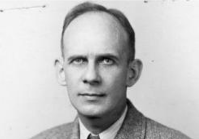 Clyde Kluckhohn, nama lengkapnya Clyde Kay Maben Kluckhohn dikenal sebagai salah satu antropolog paling berpengaruh dalam studi budaya