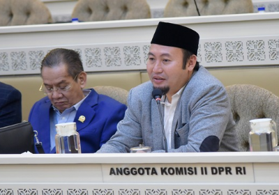 Anggota Komisi II DPR RI, Rahmat Saleh dalam Rapat Kerja Komisi II DPR RI dengan Menteri Dalam Negeri di Gedung DPR RI, Senayan, Jakarta, Senin (3/2/2025)