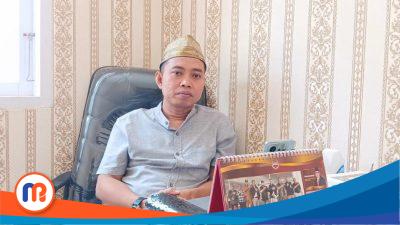 Komisioner KPU Sumenep, Divisi SDM dan Partisipasi Masyarakat, Muhlis, saat diwawancarai jurnalis media ini