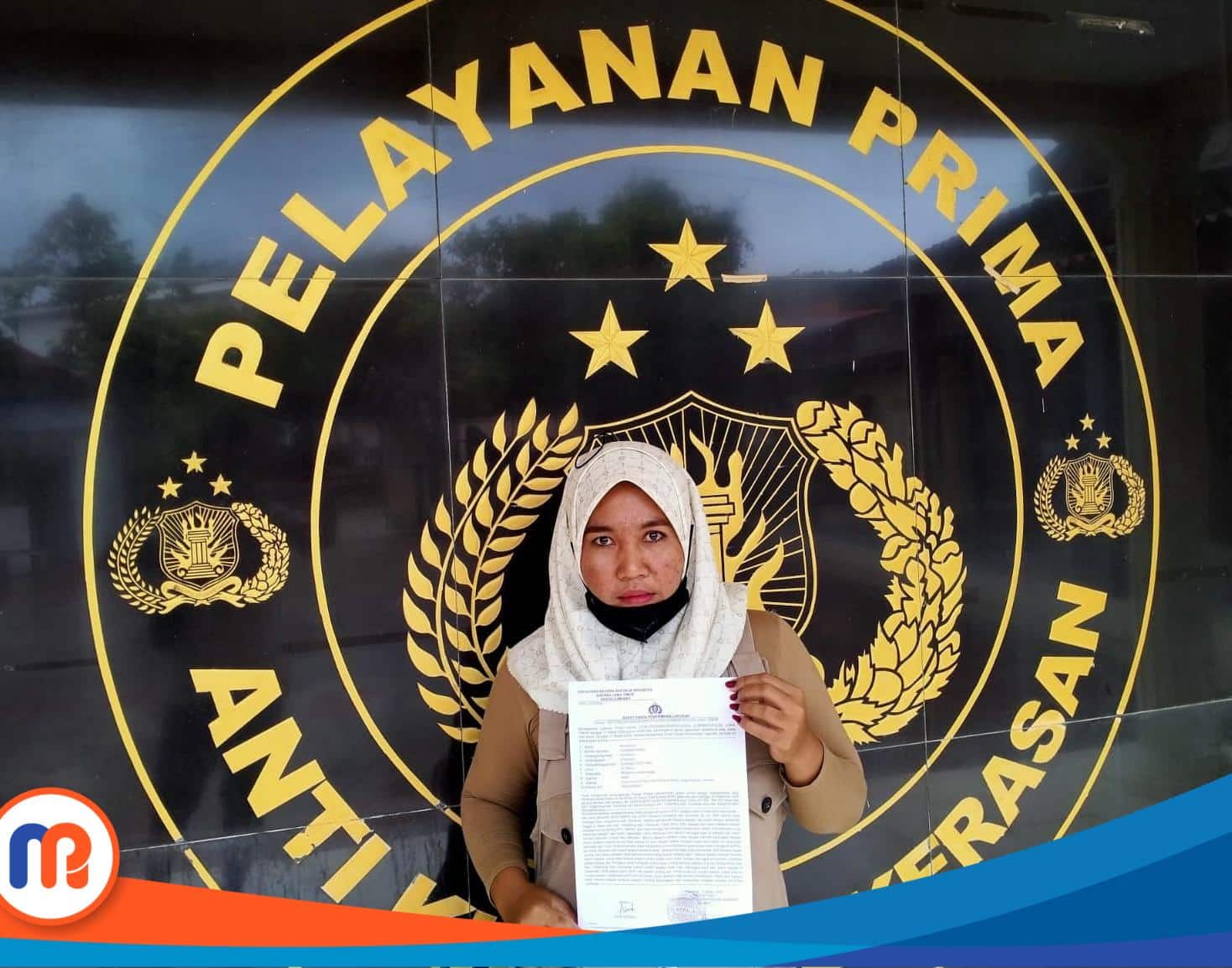 Nur Azizah (35), warga Dusun Ombul, Desa Jate, Pulau Giliraja, Kecamatan Giligenting, Kabupaten Sumenep, melaporkan suaminya, HY alias Eeng, ke Polres setempat atas dugaan penelantaran dalam rumah tangga