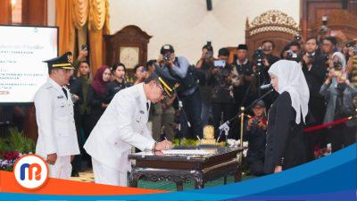 Pelantikan Bupati dan Wakil Bupati Kabupaten Pamekasan, Kholilurrahman-Sukriyanto, oleh Ibu Dr. H.C. Ua. Hj. Khofifah Indar Parawansa