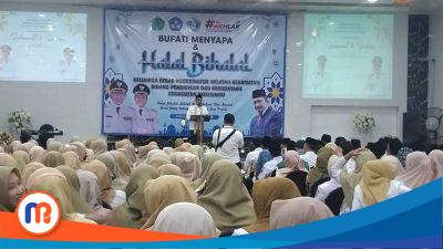 Bupati Pamekasan, Kholilurrahman saat memberikan sambutan di acara Halal Bihalal Korwil Kecamatan Bidang Pendidikan