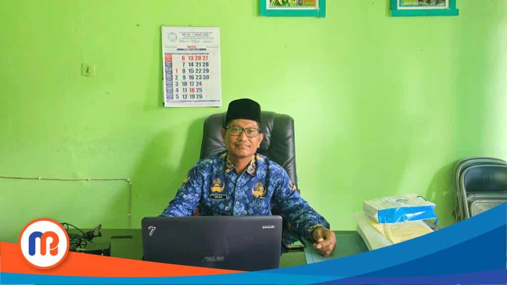 Kepala Bidang (Kabid) Tanaman Pangan, Dinas Pertanian, Ketahanan Pangan, dan Perikanan (DPKP) Kabupaten Bangkalan, Abu Said saat diwawancarai awak media Madurapers di ruang kerjanya