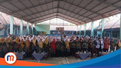 Pengurus PGRI Pamekasan, Kepala Bidang SMP, dan seluruh guru dalam kegiatan ASPIRASI 2025