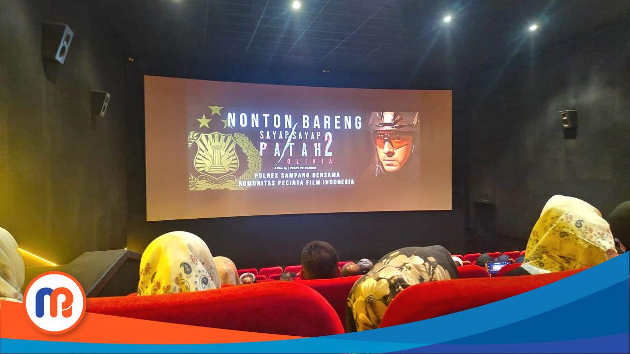 Suasana dalam ruangan bioskop KCM Pamekasan saat nobar film Sayap-Sayap Patah 2