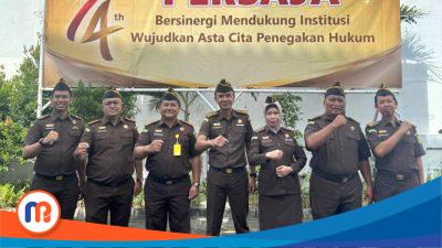 Foto bersama Pelaksana Harian (Plh) Kepala Seksi Intelijen Kejaksaan Negeri Pamekasan, Ahmad Iriyanto Sudaryono, S.H., di Halaman Kejaksaan Negeri Pamekasan