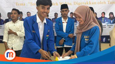 Pemotongan tumpeng dalam rangka peringatan harlah PMII Rayon Sunan Cendana