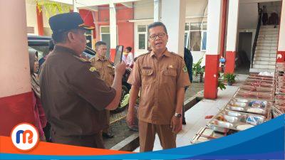 Pelaksana Harian (Plh) Kepala Seksi Intelijen Kejari Pamekasan, Ahmad Iriyanto Sudaryono, S.H., bersam tim Monitoring Program MBG di SDN Barkot 1