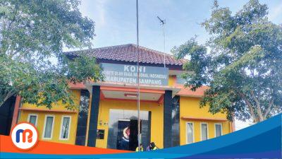 Kantor KONI Sampang, yang terletak di Jl. KH Wahid Hasyim No.23B, Rw. V, Gn. Sekar, Kec. Sampang, Kabupaten Sampang, Jawa Timur