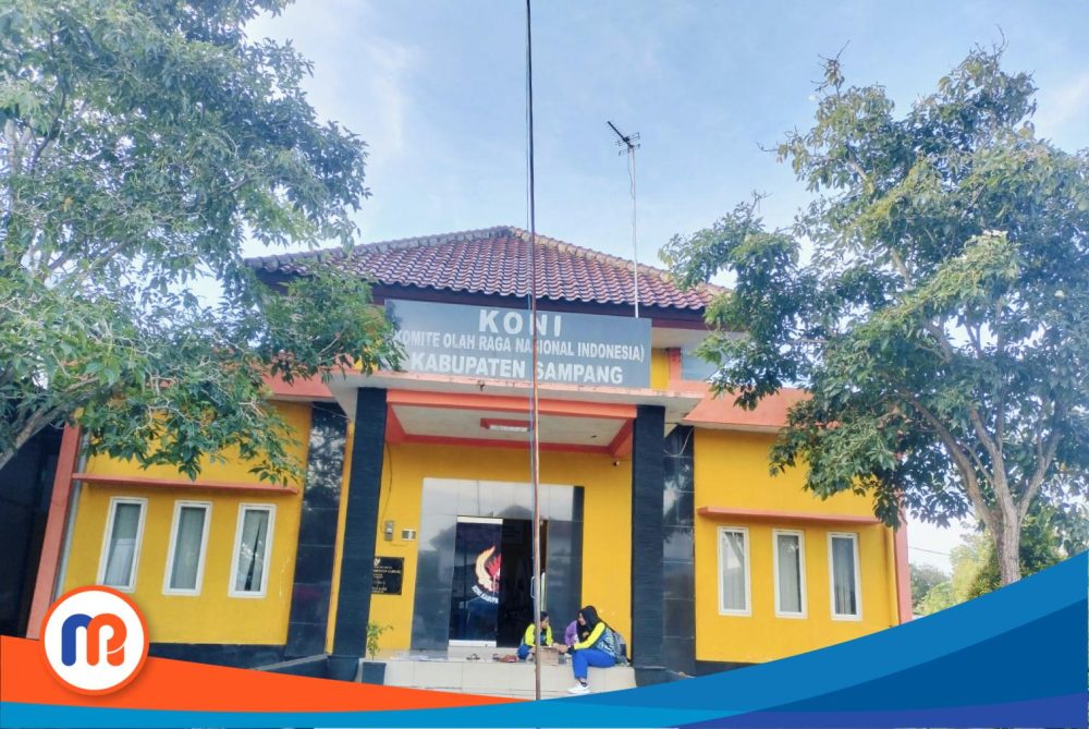 Kantor KONI Sampang, yang terletak di Jl. KH Wahid Hasyim No.23B, Rw. V, Gn. Sekar, Kec. Sampang, Kabupaten Sampang, Jawa Timur